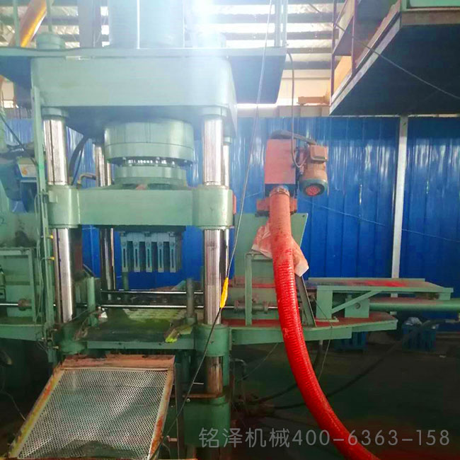 200噸魚(yú)餌壓塊機(jī)